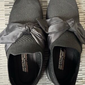 Like New Bobs Skechers Memory Foam Black Slip-On Shoes with Satin Bow size 9.5